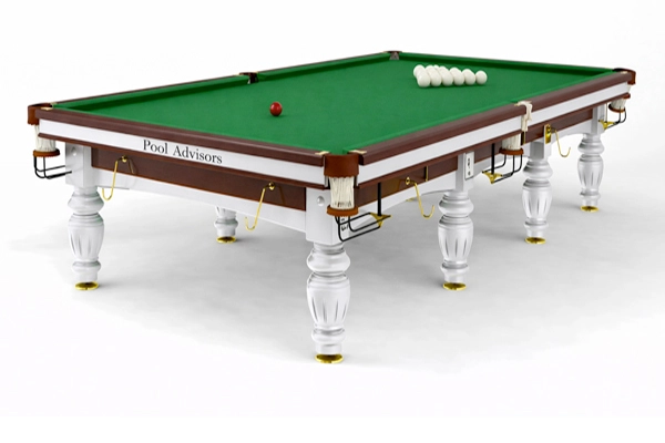 Table de billard russe avec tapis vert et poches très étroites